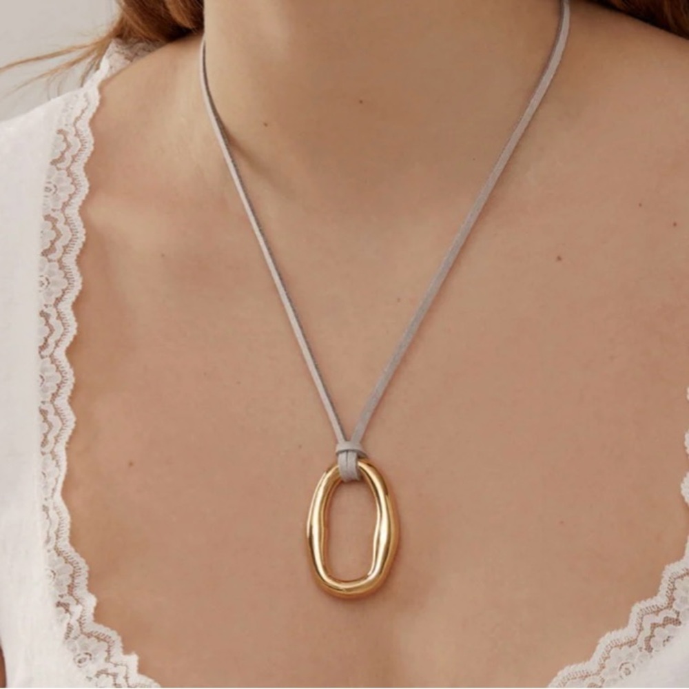 Elegant Gold plated Pendant Necklace by DOICE NECKLACE